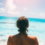 Plaża z palmami i turkusową wodą