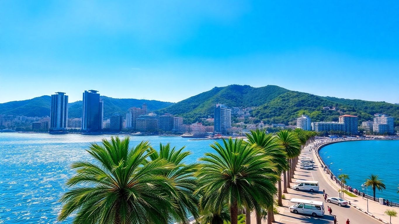 Widok na Batumi, Gruzja, z Morzem Czarnym i górami.