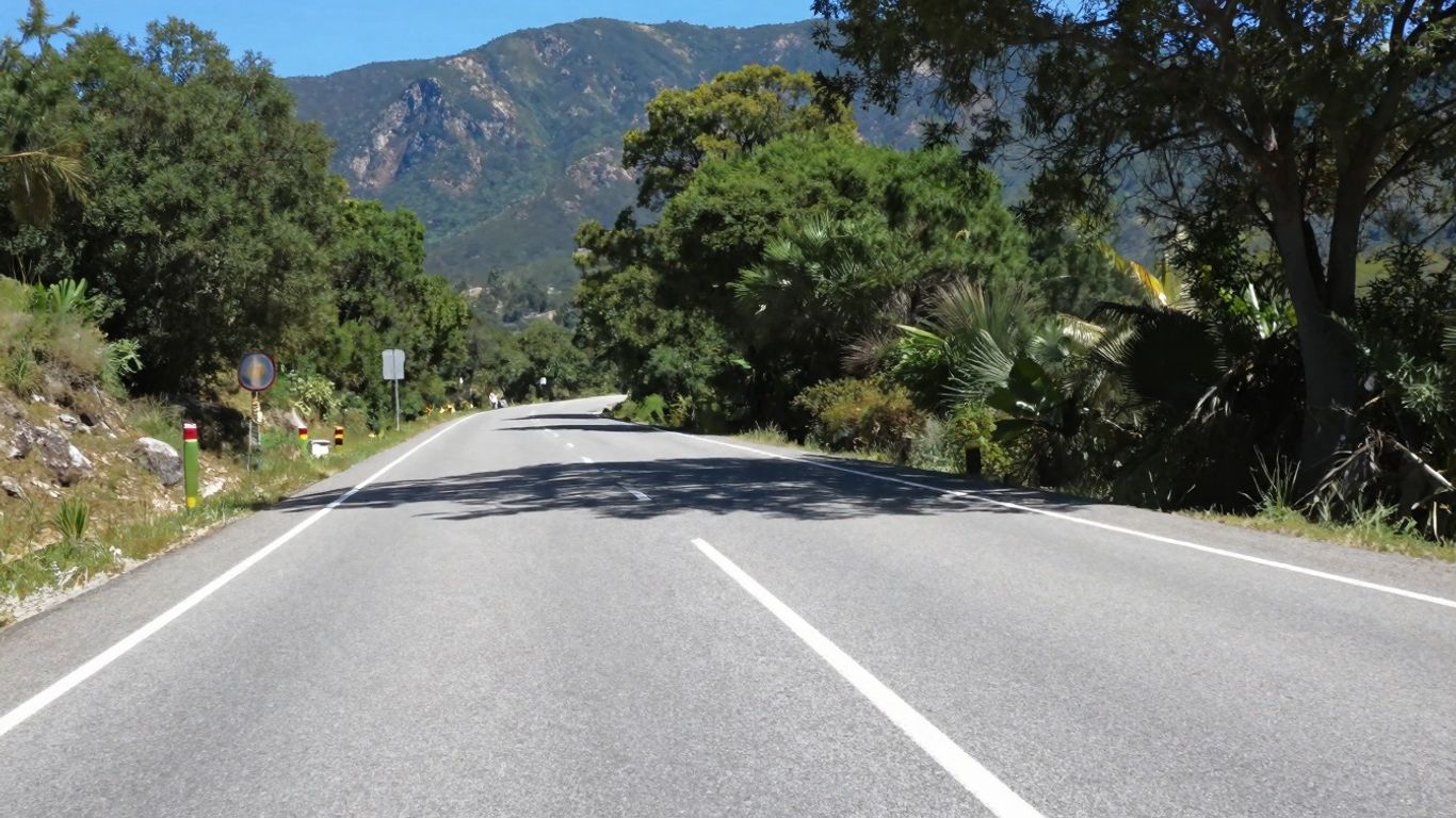 Malownicza droga prowadząca przez góry i lasy.