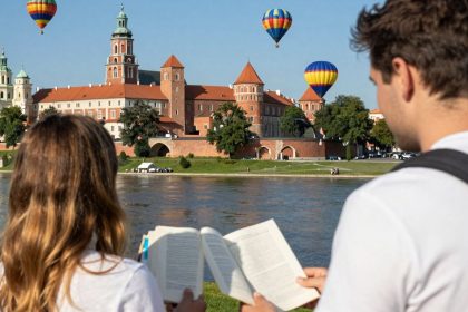 Widok na Zamek Królewski na Wawelu w Krakowie.