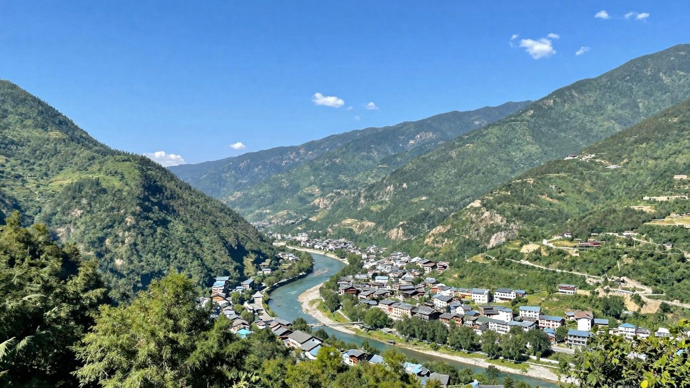 Malowniczy krajobraz górski z Polanicy-Zdrój w tle.